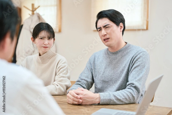 Obraz 二世代で口論をするアジア人の家族