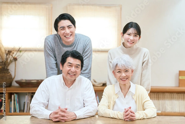 Obraz 笑顔で揃うアジア人の家族