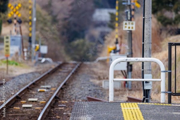 Obraz 存廃が議論される久留里線・上総亀山駅のホーム端と線路