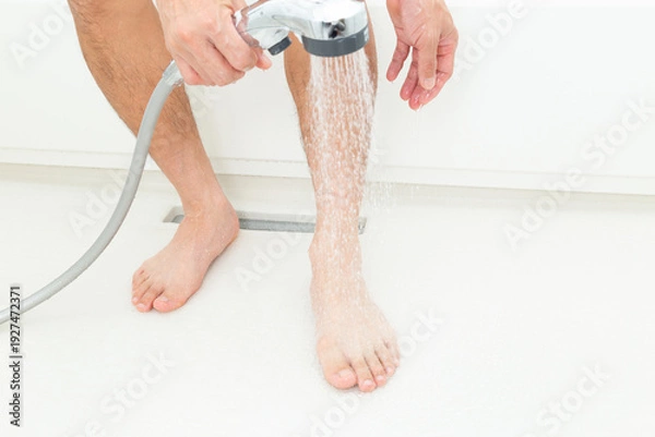 Obraz 足を洗う男性