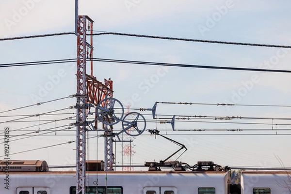 Obraz 電車のパンタグラフと架線の張力調整装置（テンションバランサー）