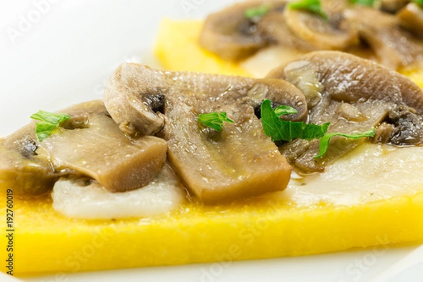 Fototapeta polenta con i funghi e gorgonzola