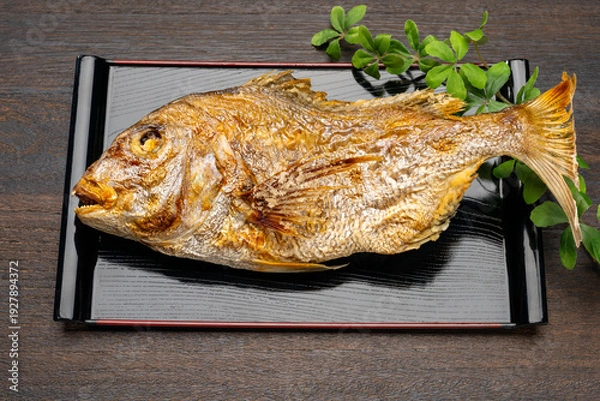 Obraz 鯛の姿焼きが乗ったお祝いの和食膳