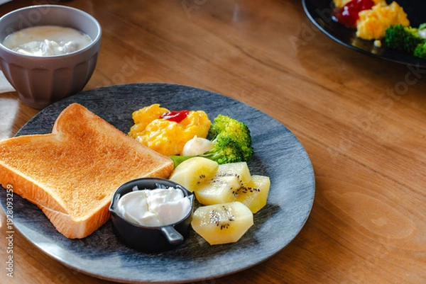 Obraz キウイとトーストの朝食