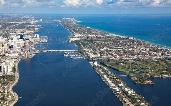 Obraz Aerial view of downtown West Palm Beach, Florida, and the upscale island of Palm Beach.