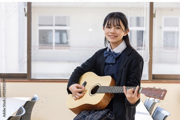 Obraz ギターを演奏する女子学生