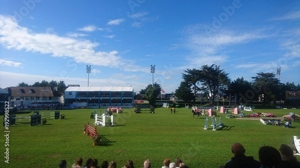 Obraz jumping saut d'obstacle ciel