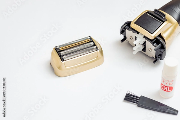 Obraz 	四枚刃を外した電気シェーバー