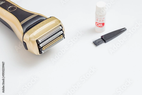 Obraz 	電気シェーバーとオイルとブラシ