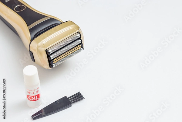 Obraz 電気シェーバーとオイルとブラシ
