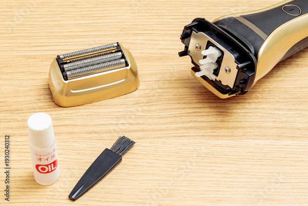 Obraz 	電気シェーバーとオイルとブラシ
