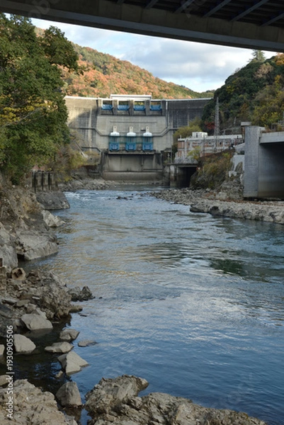 Obraz 宇治川から眺める秋の天ケ瀬ダム(京都府宇治市)