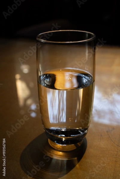 Obraz グラスに注いだ水