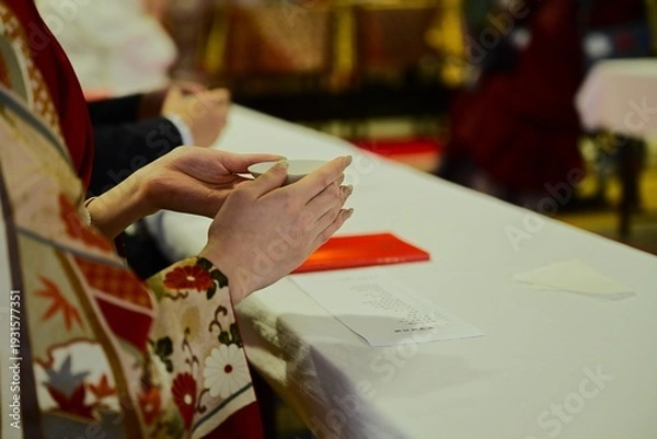 Obraz 仏前結婚式での三々九度の場面