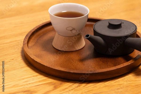 Obraz 夜,リラックス,ちょうちょ柄の湯呑み,日本,お茶