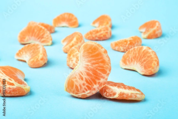 Fototapeta tangerine slices, concept of leadership and success