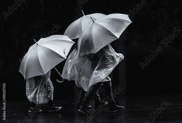 Obraz People under umbrellas