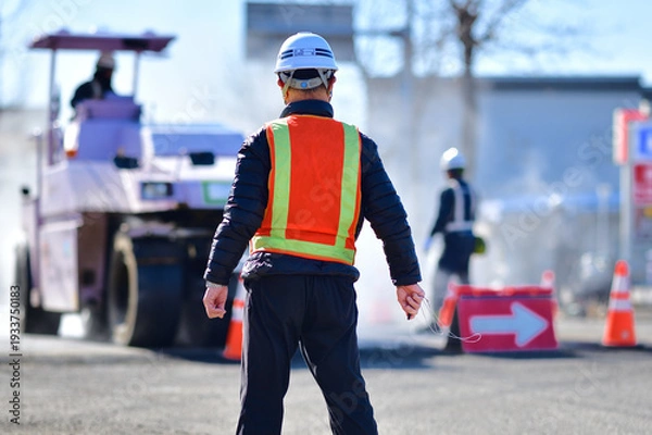 Obraz 街路舗装工事を監督する工事部長