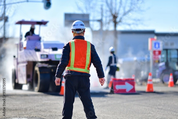 Obraz 街路舗装工事を監督する工事部長
