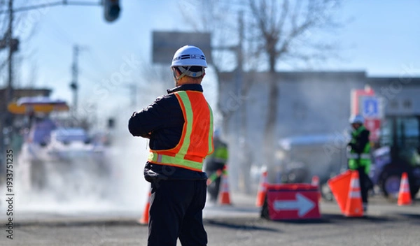 Obraz 街路舗装工事を監督する工事部長