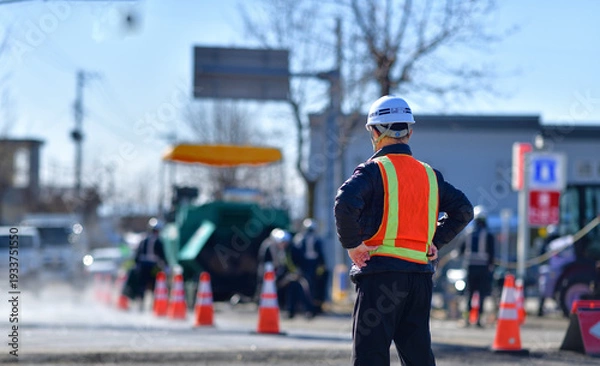 Obraz 街路舗装工事を監督する工事部長