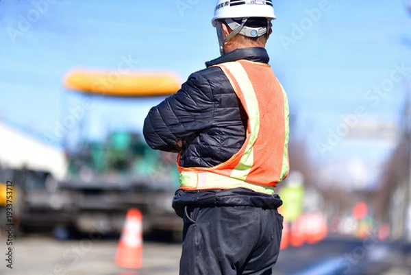 Obraz 街路舗装工事を監督する工事部長