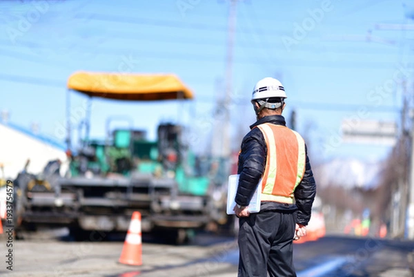 Obraz 街路舗装工事を監督する工事部長