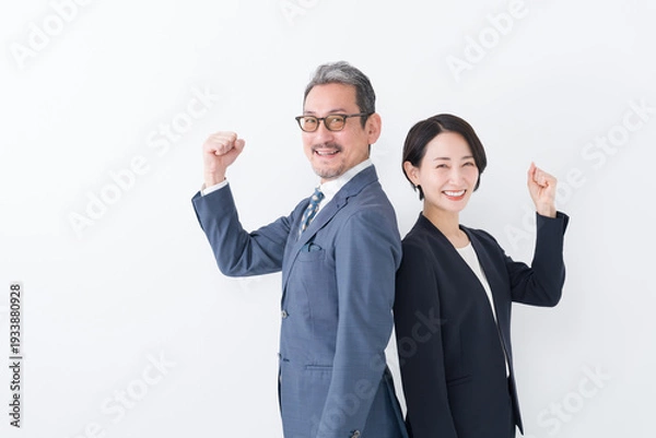 Fototapeta ガッツポーズをするビジネスマン男女