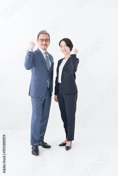 Fototapeta ガッツポーズをするビジネスマン男女