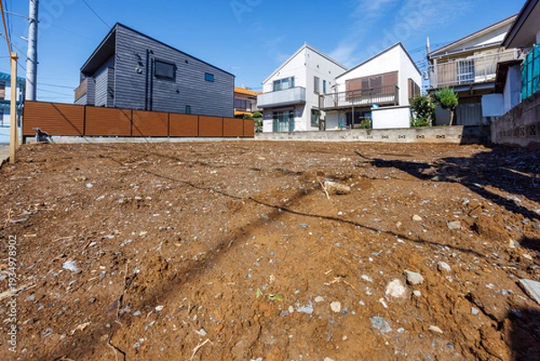 Obraz 青空広がる住宅街の更地（マイホーム建築予定地・分譲地）