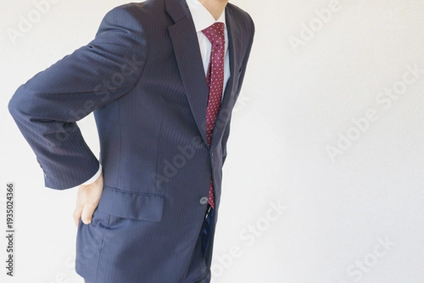 Obraz スーツを着た腰痛の男性　イメージ