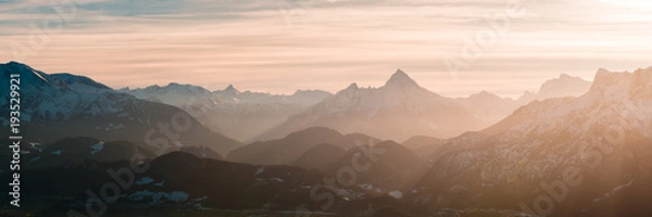 Obraz Panorama z Alpami Watzmanna i Berchtesgaden w świetle słońca
