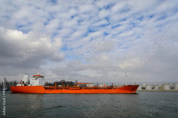 Fototapeta little tanker