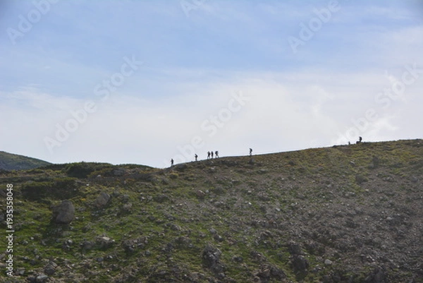 Fototapeta 稜線を歩く登山者