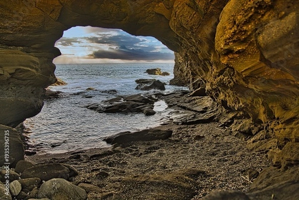 Obraz 馬の背洞門