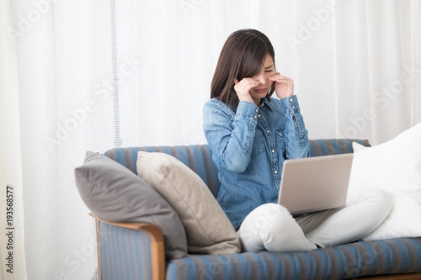 Fototapeta カジュアルポートレート・ソファ