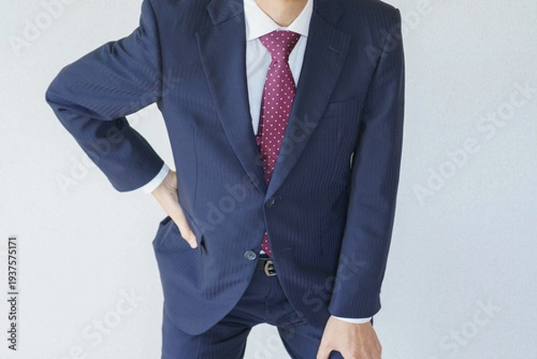 Obraz スーツを着た腰痛の男性　イメージ