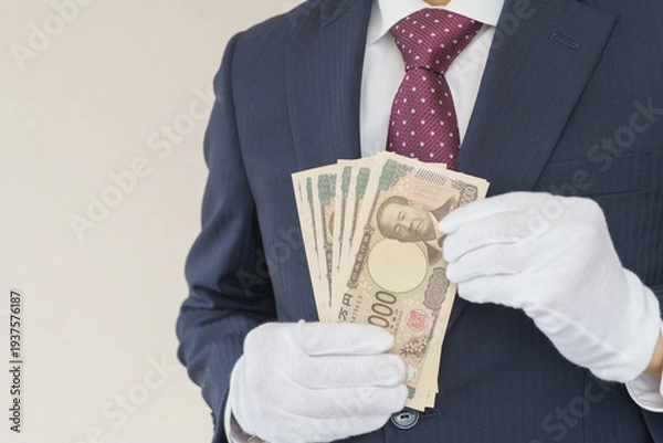Obraz 白手袋をはめて現金を数えるスーツ姿の男性