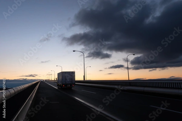 Obraz オレンジに染まる夜明けの琵琶湖　日本一長い淡水橋　琵琶湖大橋　滋賀県大津市