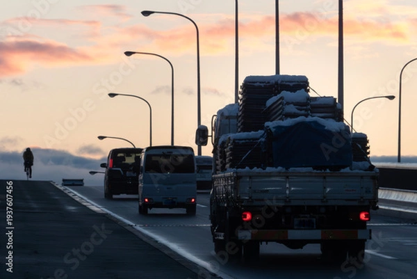 Obraz オレンジに染まる夜明けの琵琶湖　日本一長い淡水橋　琵琶湖大橋　滋賀県大津市