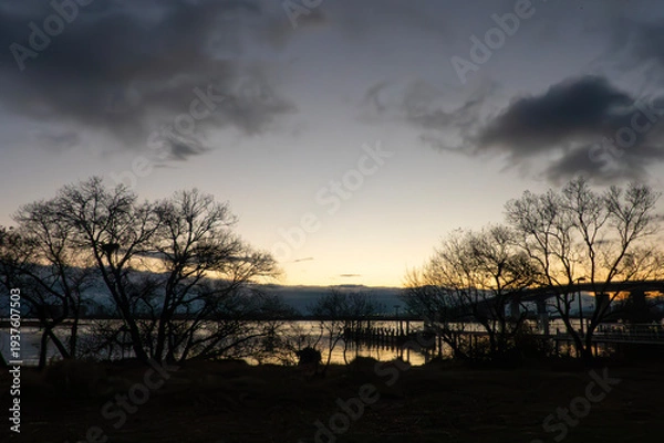 Obraz オレンジに染まる夜明けの琵琶湖　日本一長い淡水橋　琵琶湖大橋　滋賀県大津市