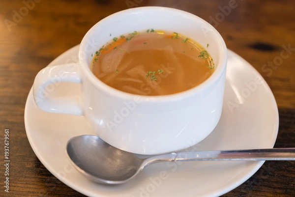 Obraz 洋食屋の野菜入りコンソメスープ