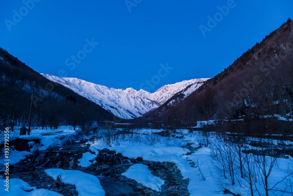 Obraz 夜明けの白馬村から北アルプス不帰ノ嶮モルゲンロート