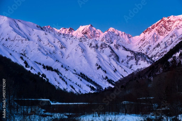 Obraz 夜明けの白馬村から北アルプス不帰ノ嶮モルゲンロート