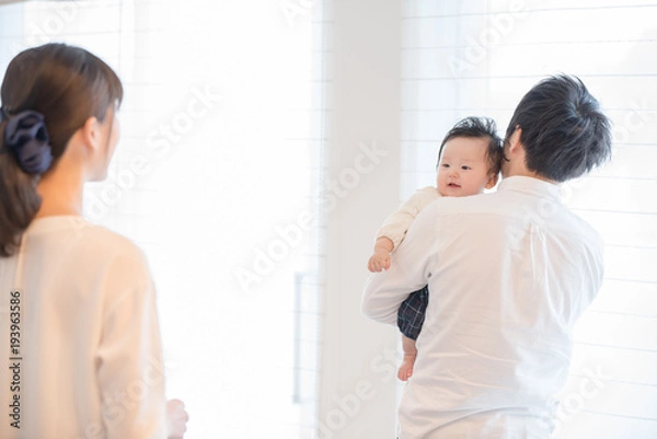 Fototapeta ママを見つめる赤ちゃん