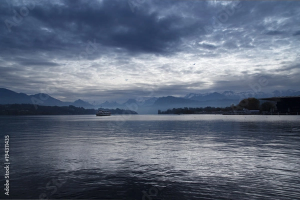 Obraz Jezioro w tle gór