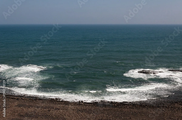 Obraz 鬼の洗濯岩に打ち寄せる波