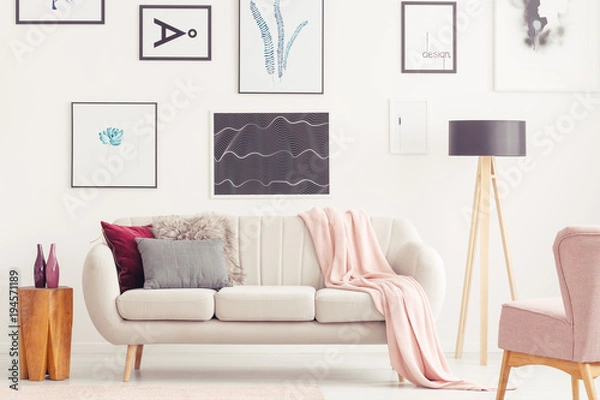 Fototapeta Pink living room with posters