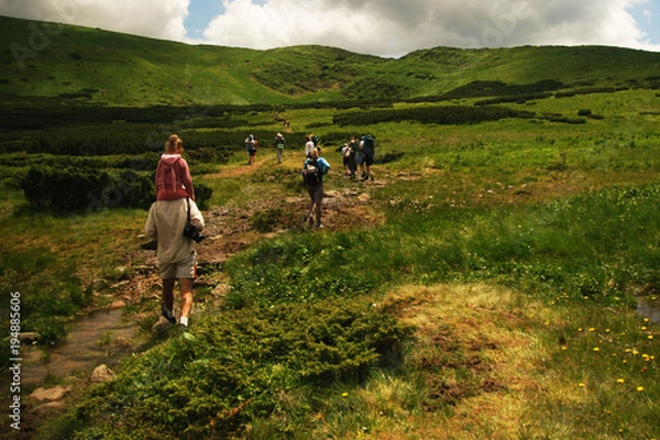 Fototapeta На плечах папы, легче идти