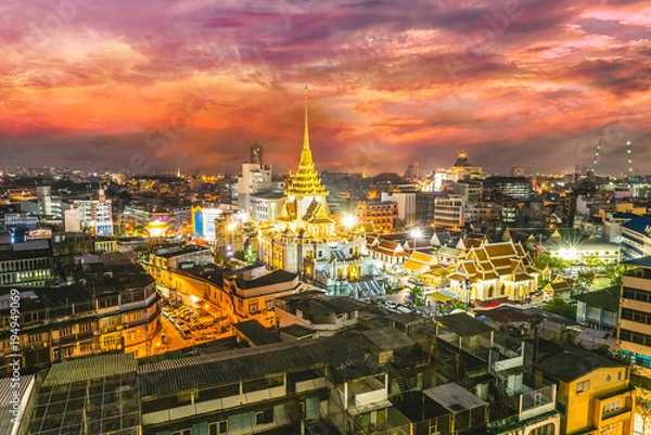 Fototapeta Wat Traimit Vittaya, the Emerald Buddha Temple in Bangkok